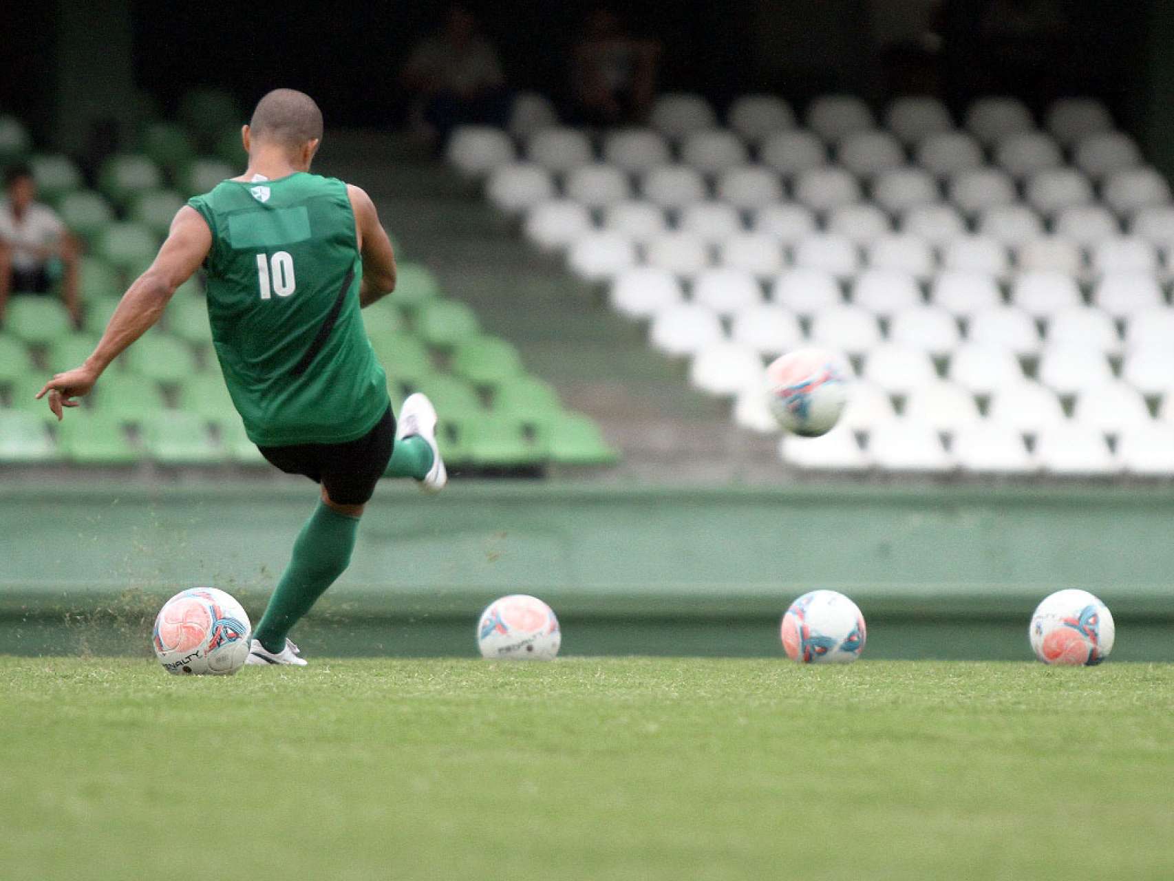Coxa encara primeiro cl�ssico em casa na temporada