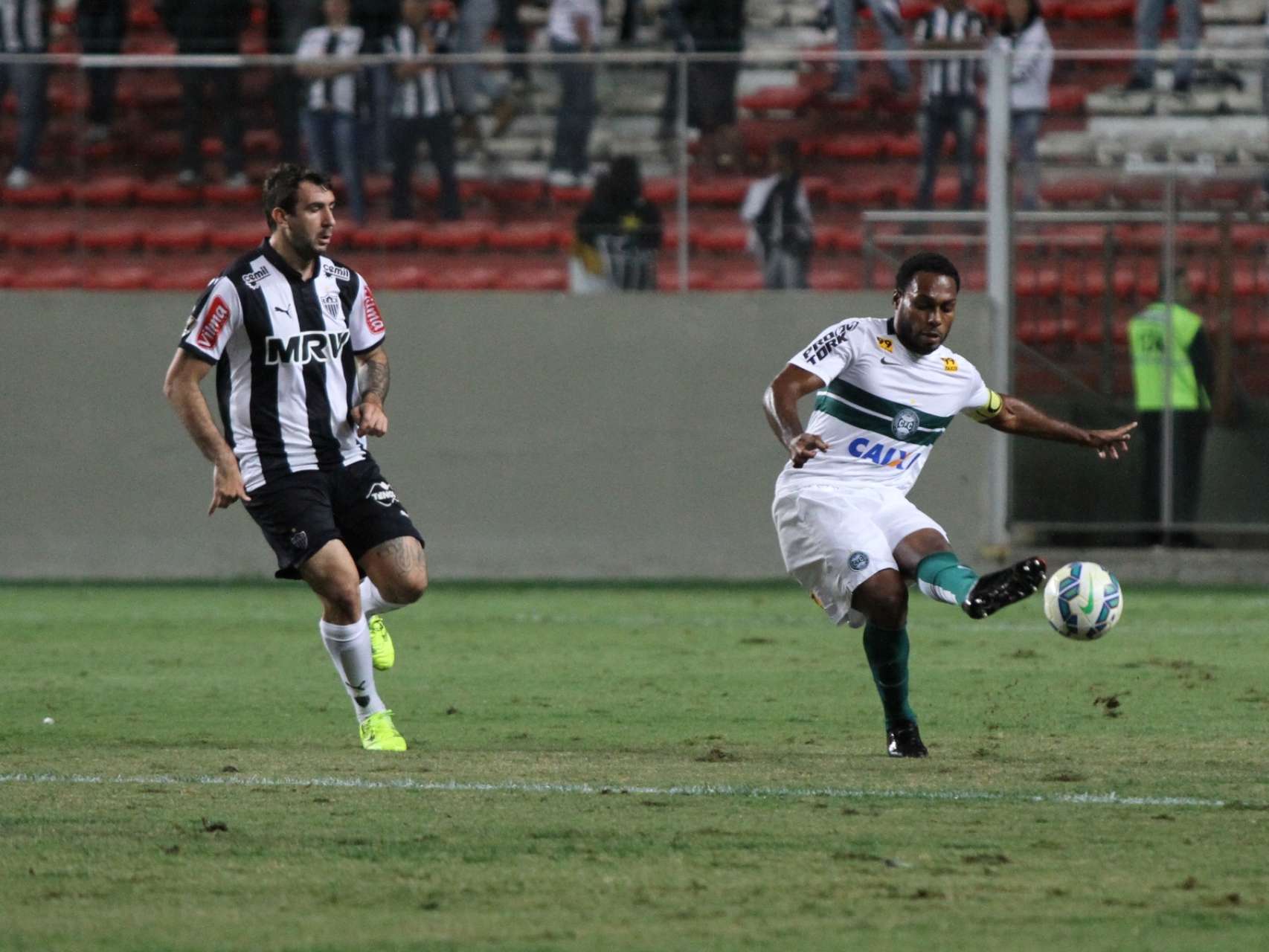 Coxa sofre rev�s em Minas