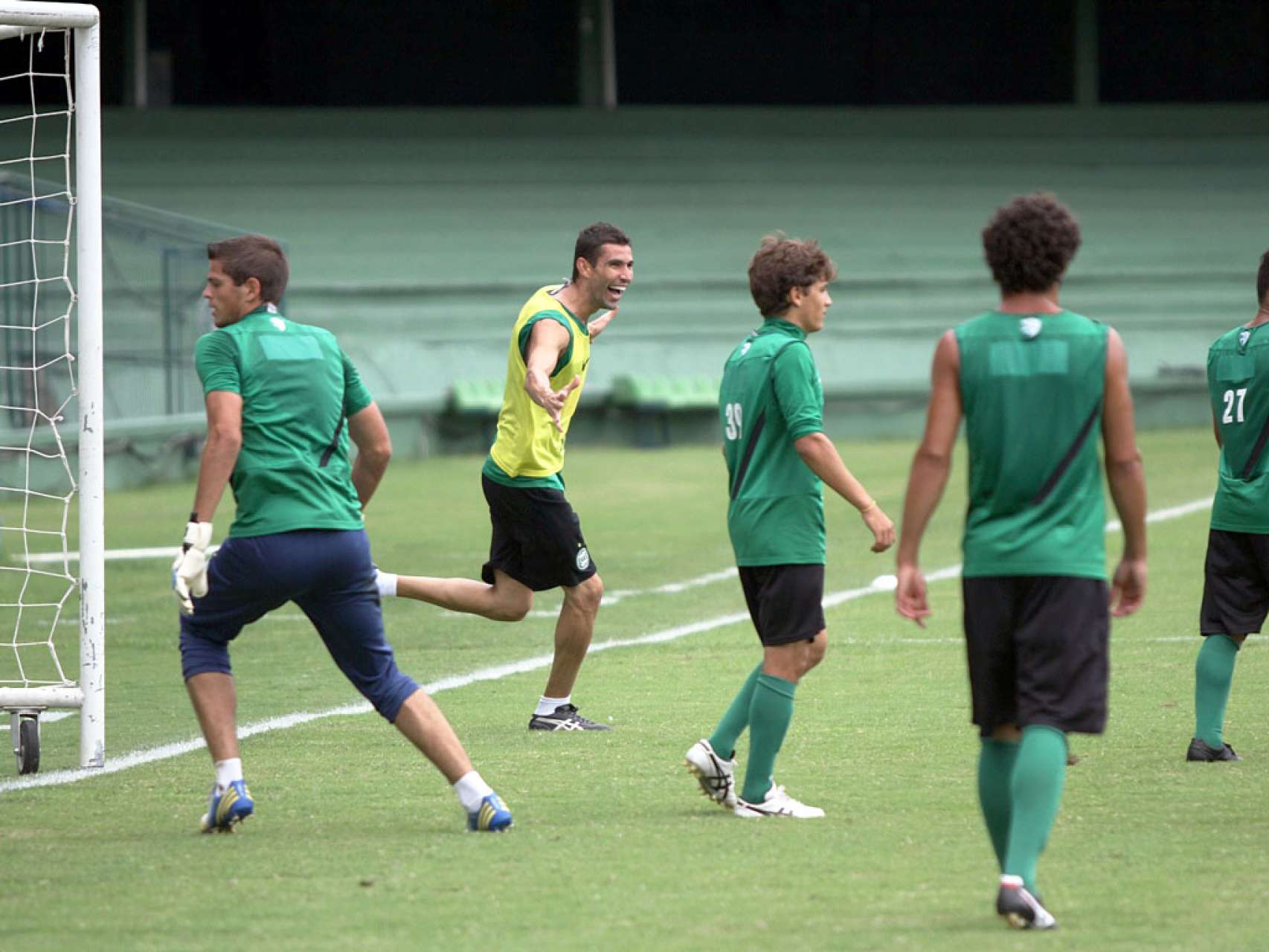 Coxa faz o �ltimo treino antes do cl�ssico