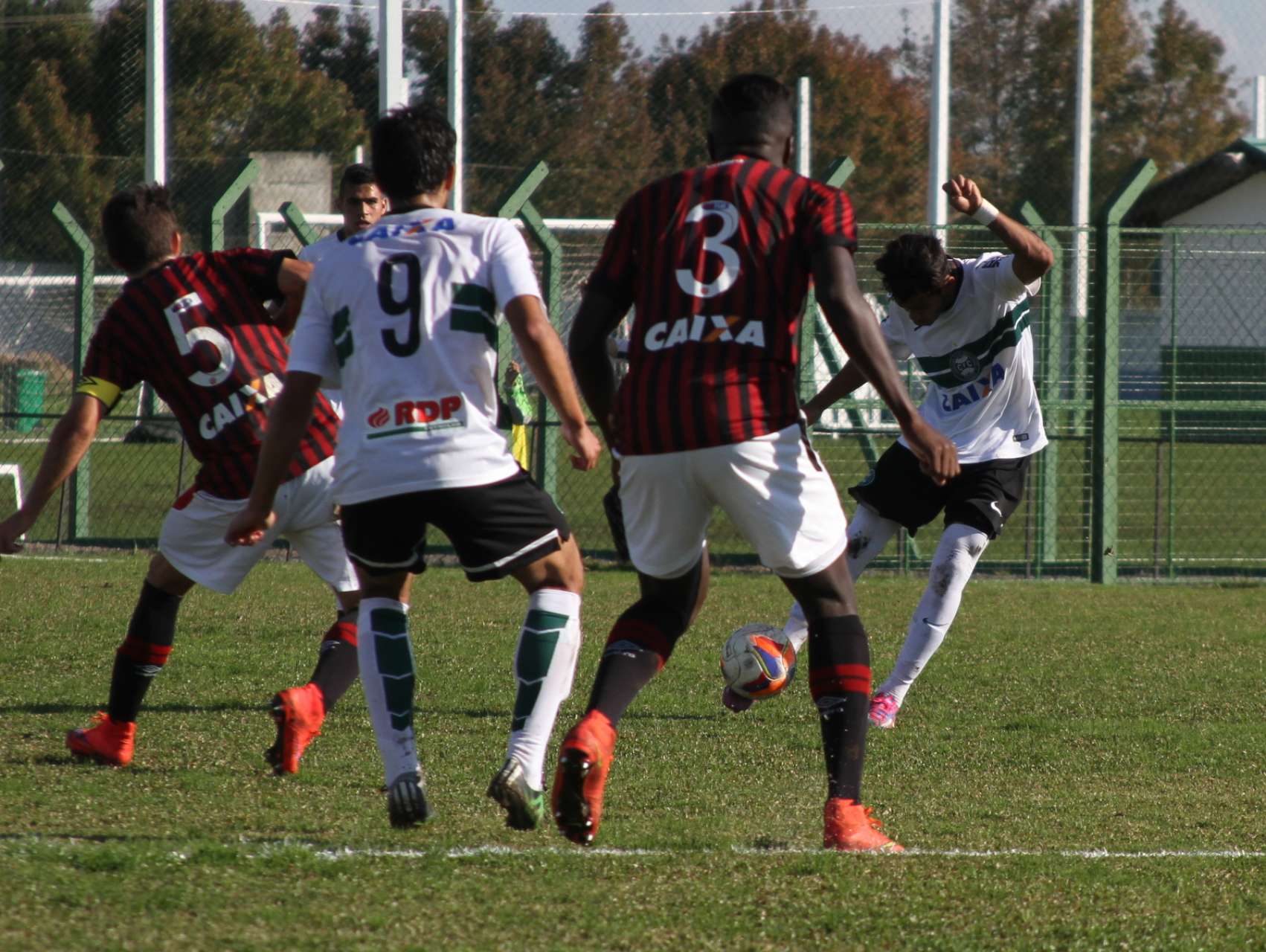 Coritiba sofre rev�s no cl�ssico