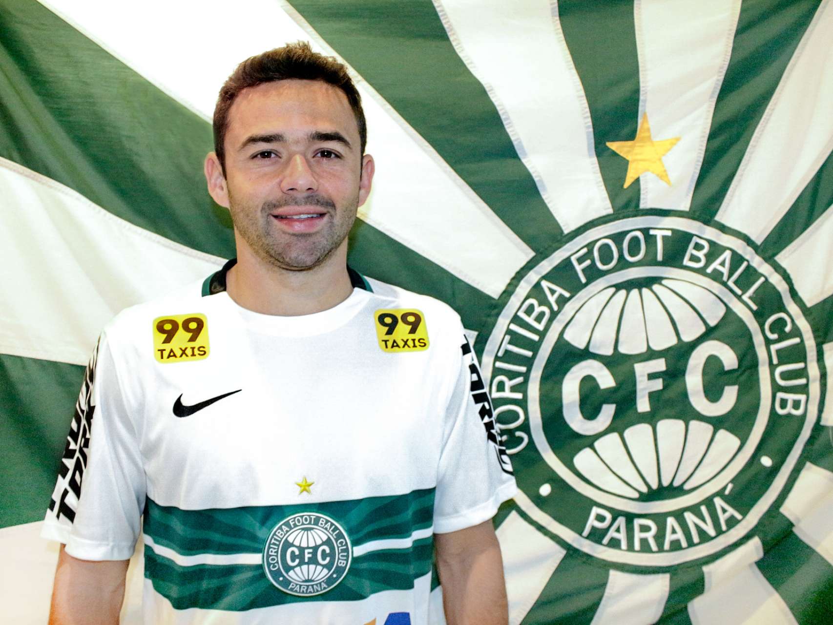 Juan assina com o Coxa