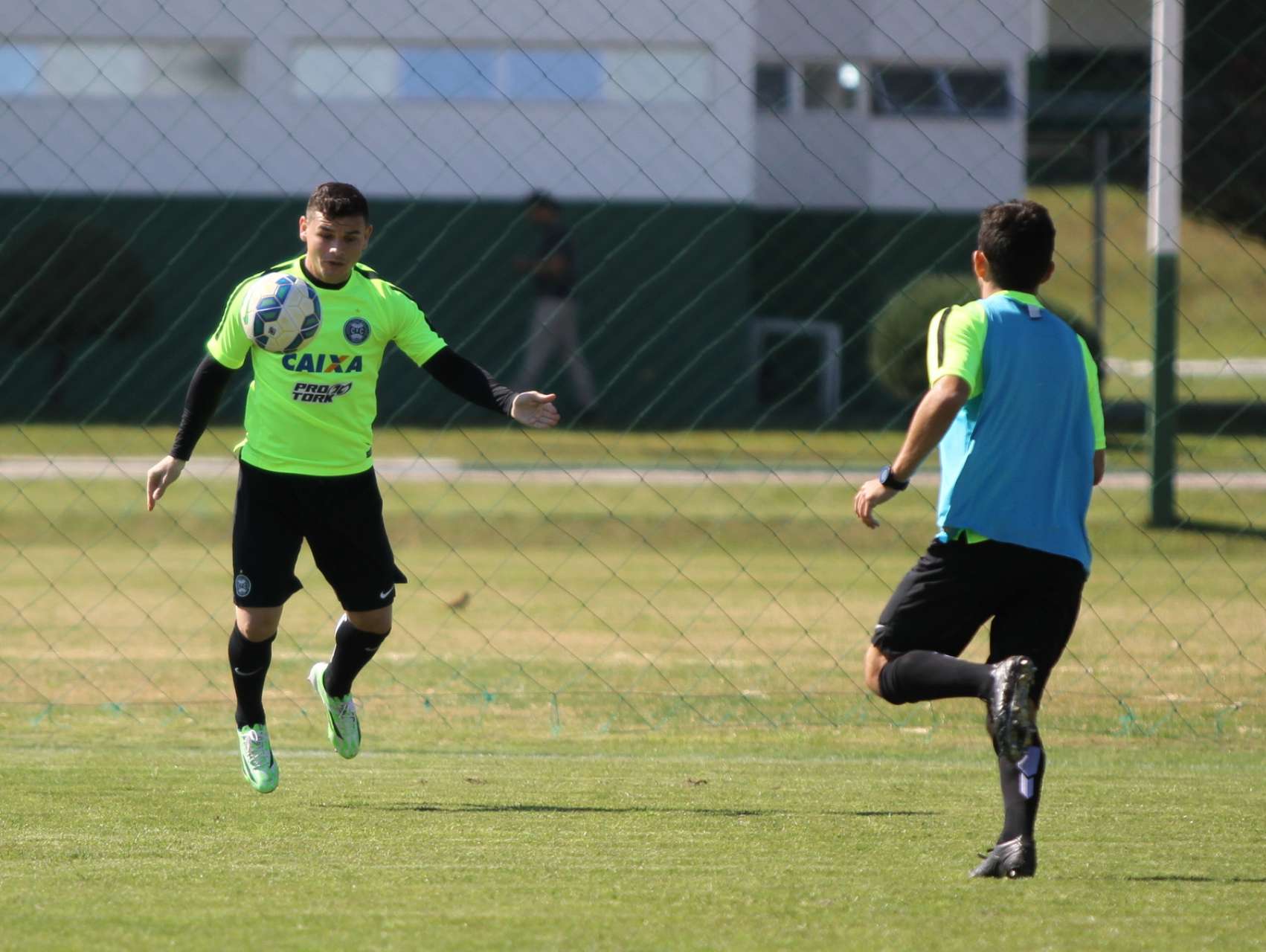 Ney Franco esbo�a equipe
