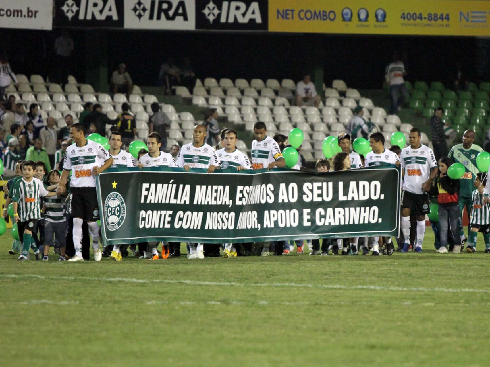 Atletas prestam homenagem a torcedor coxa-branca
