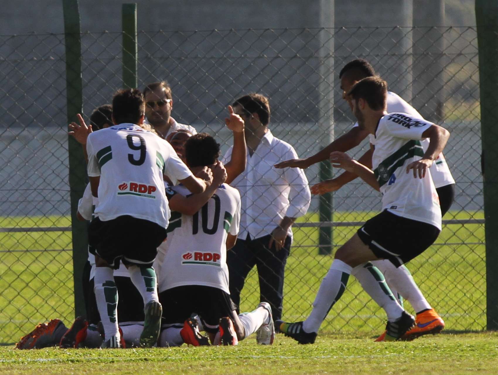 Coxa Sub-19 vence em Maring�