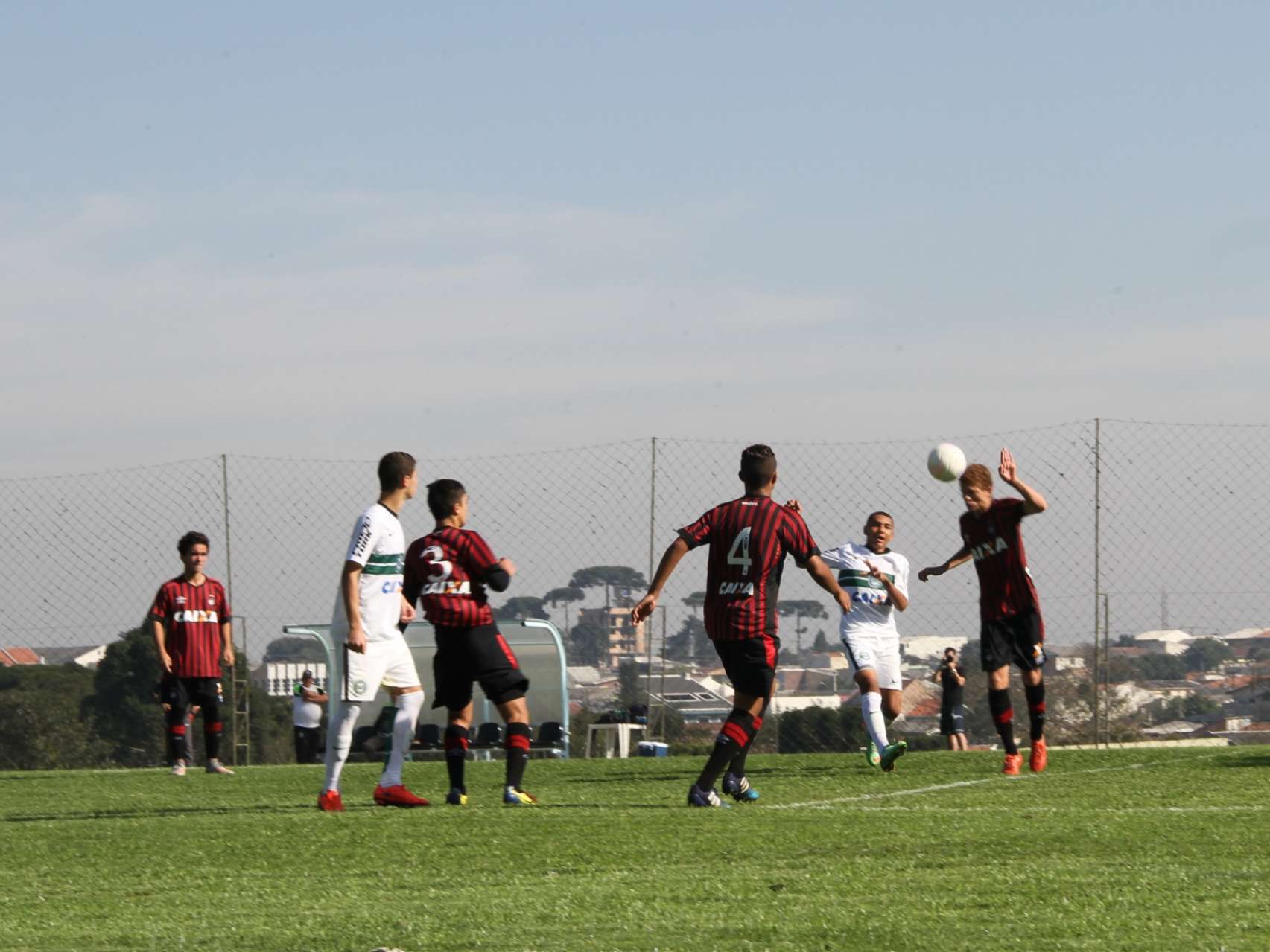 Coxa Sub-15 sofre rev�s