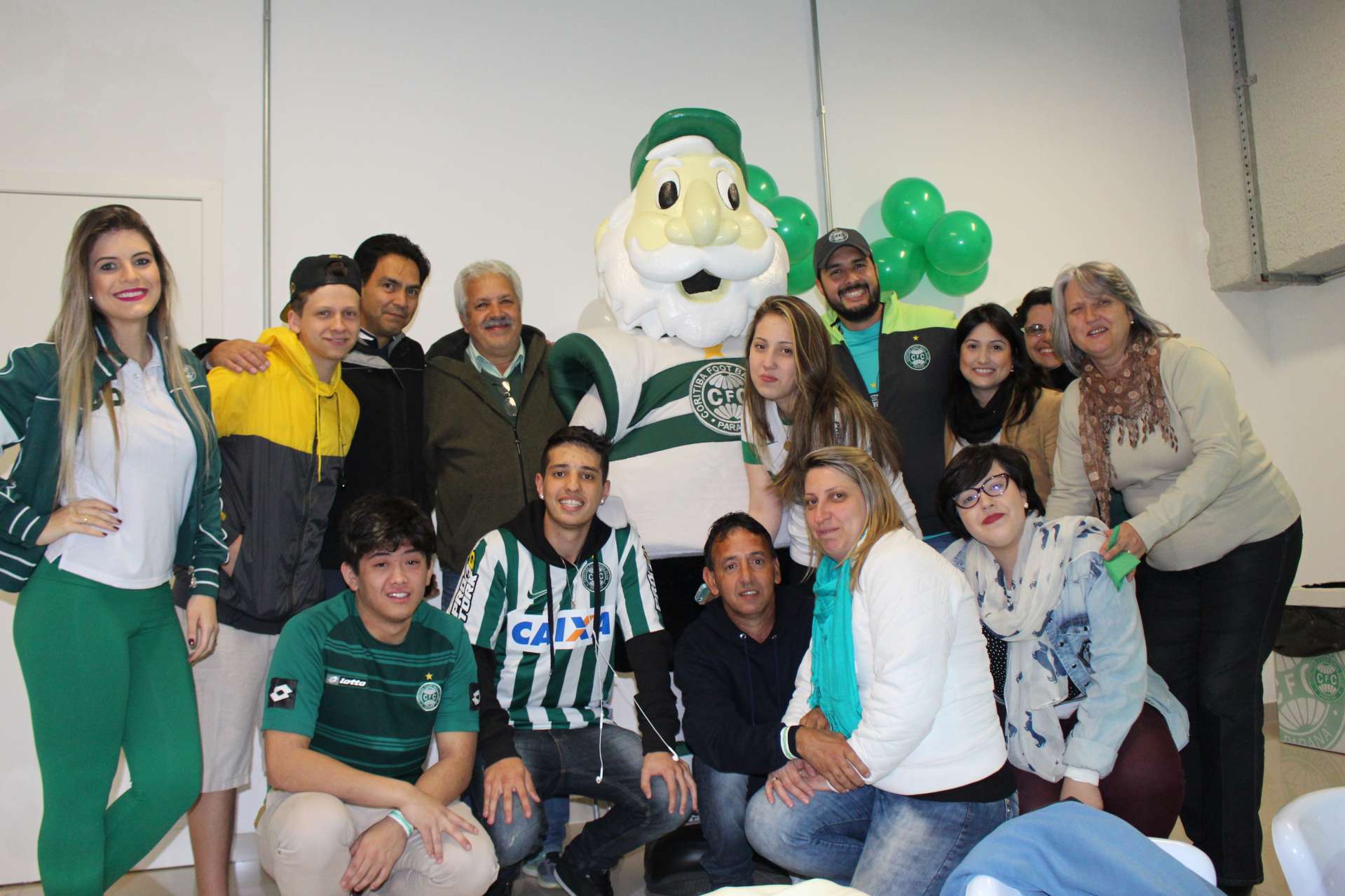 Feliz anivers�rio aos s�cios!
