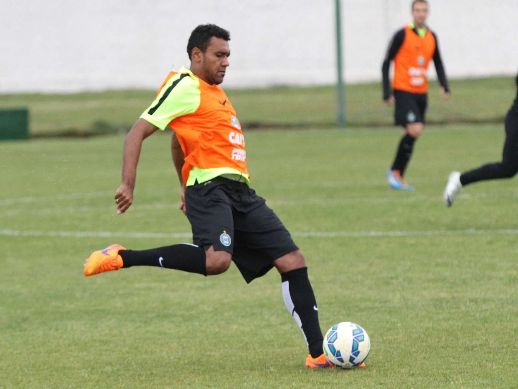 Ednei treina em Curitiba