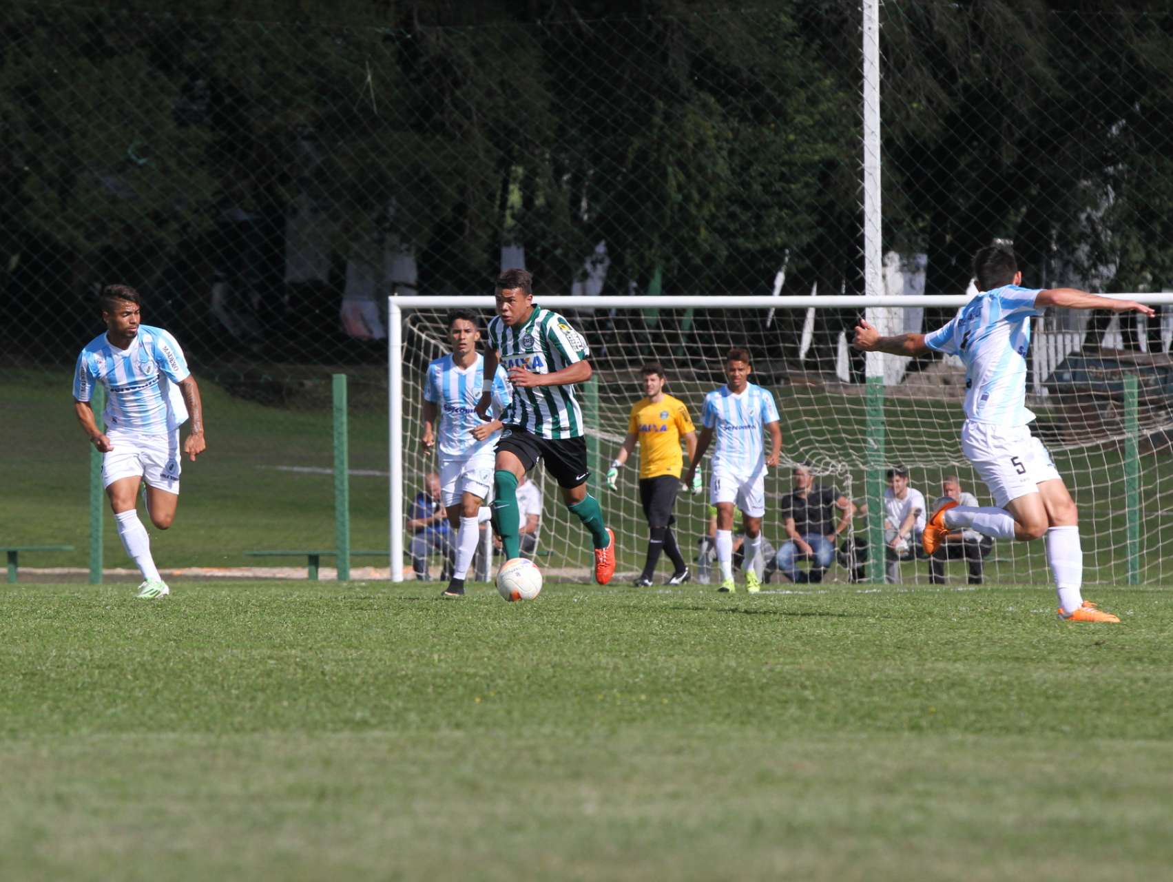 Sub-19 abre o returno