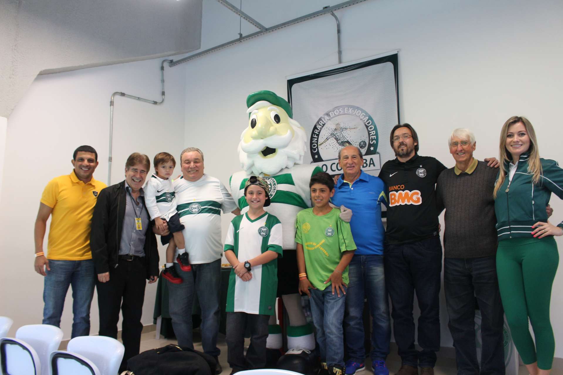 Jogo ao lado de �dolos