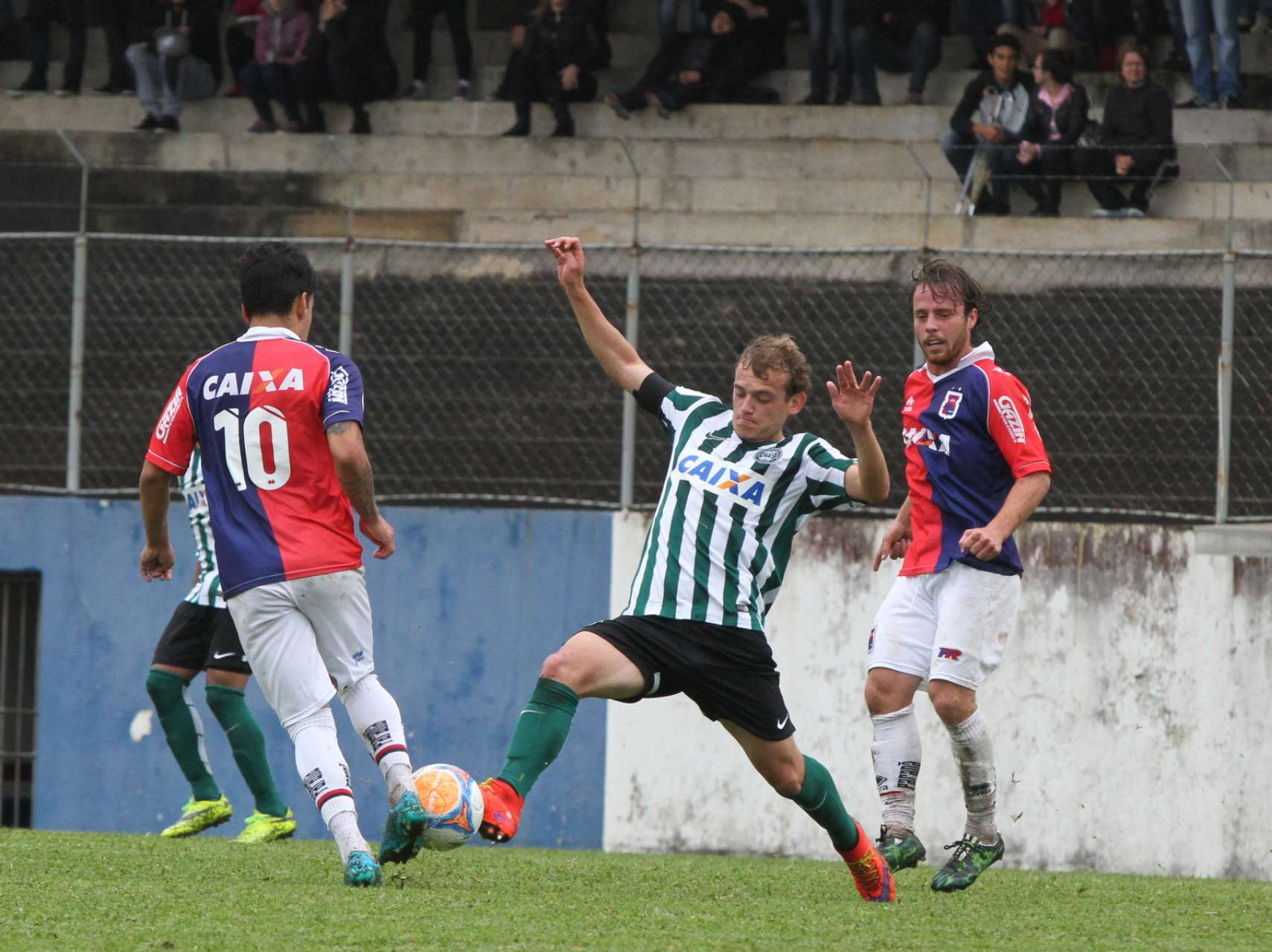 Sub-19 empata fora de casa
