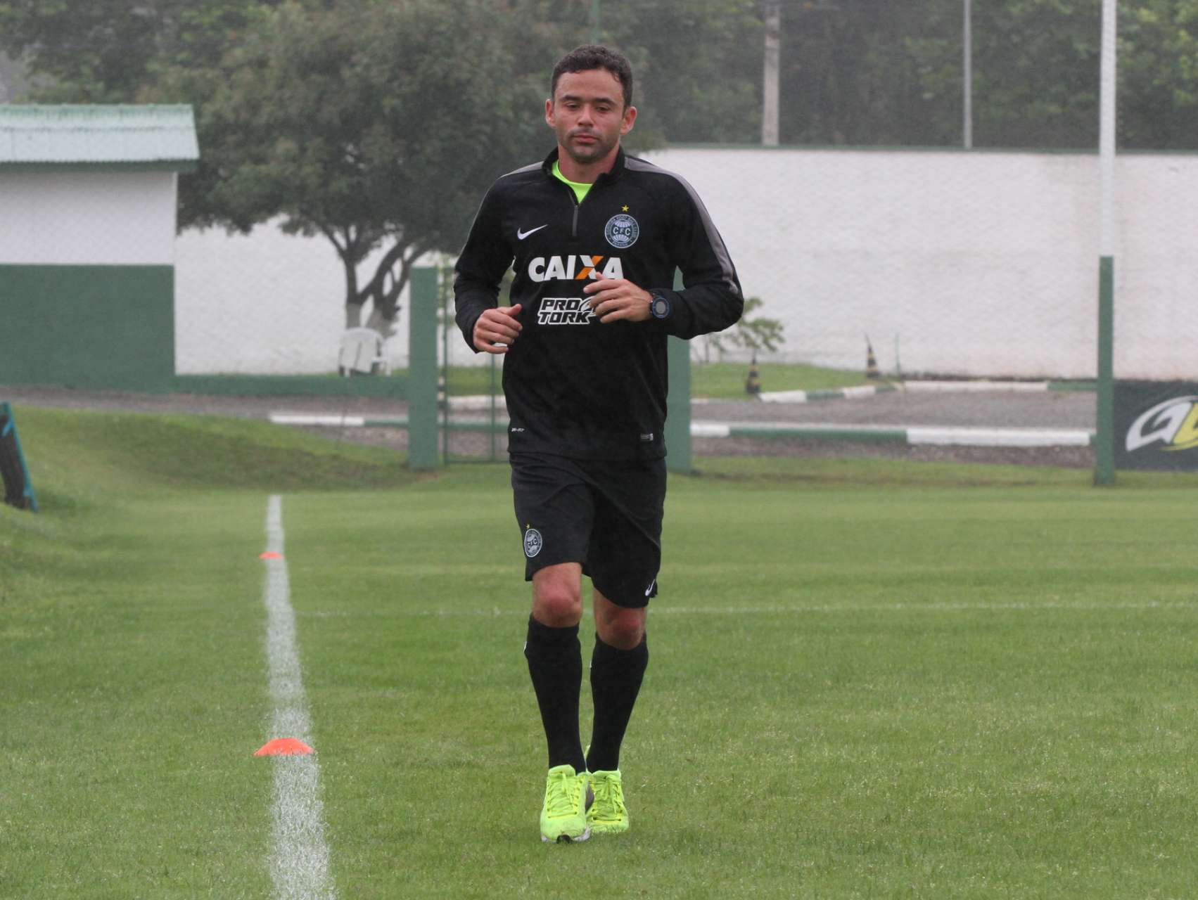 Juan treina com o grupo