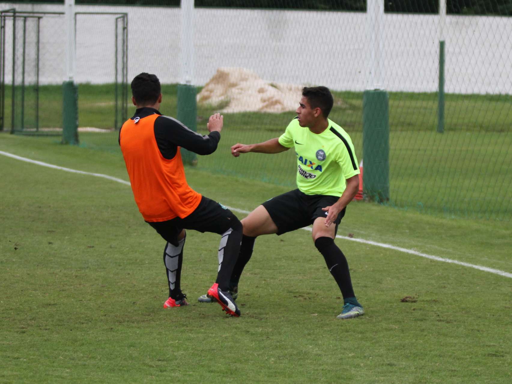 Elenco volta aos trabalhos