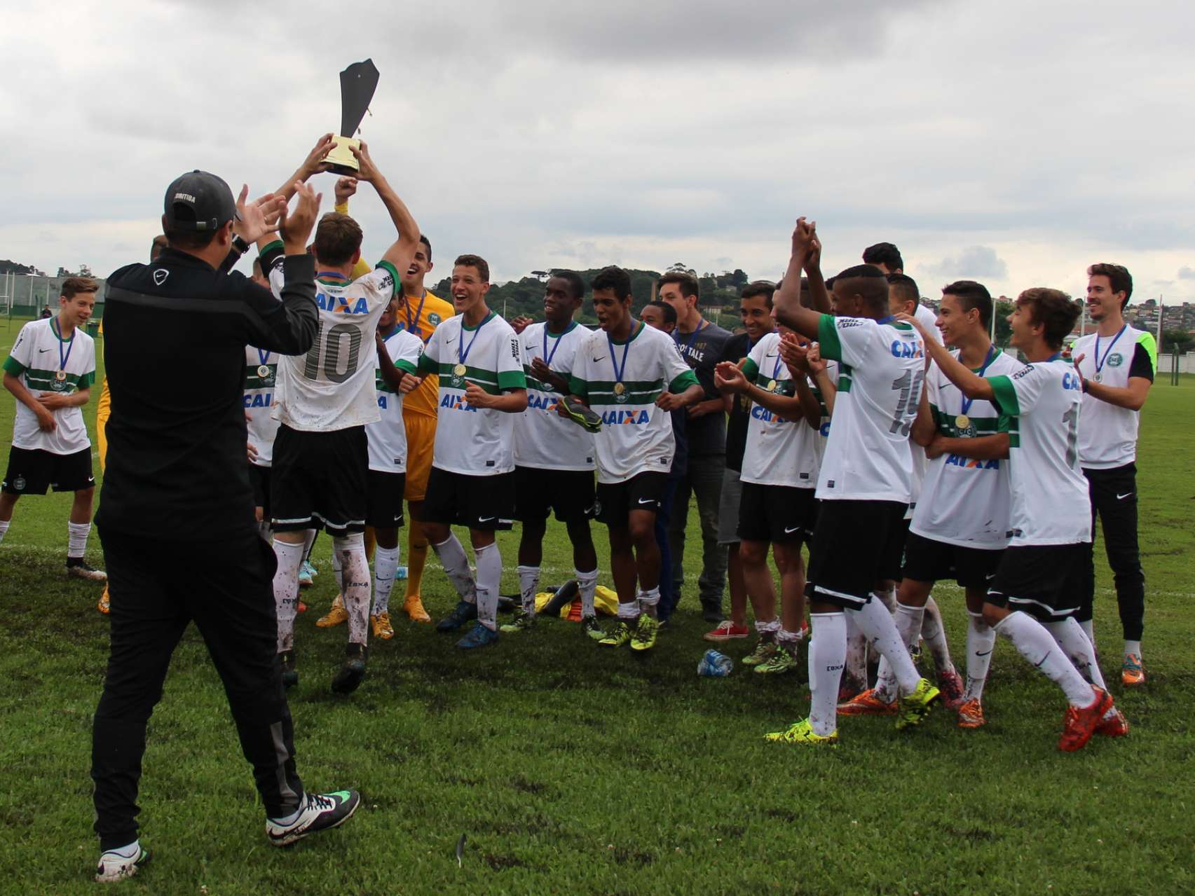 Sub-16 � campe�o!