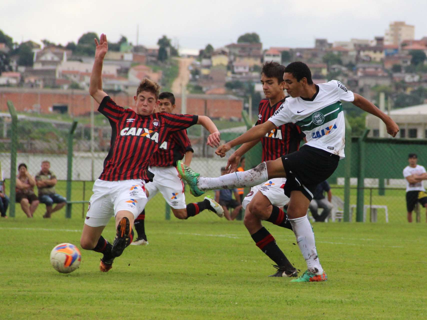 Estreia com empate