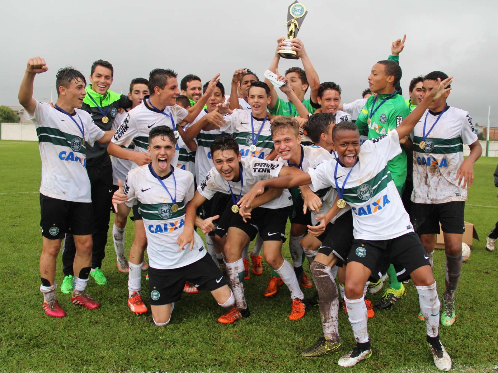 Sub-14 vence Atle-Tiba e � campe�o