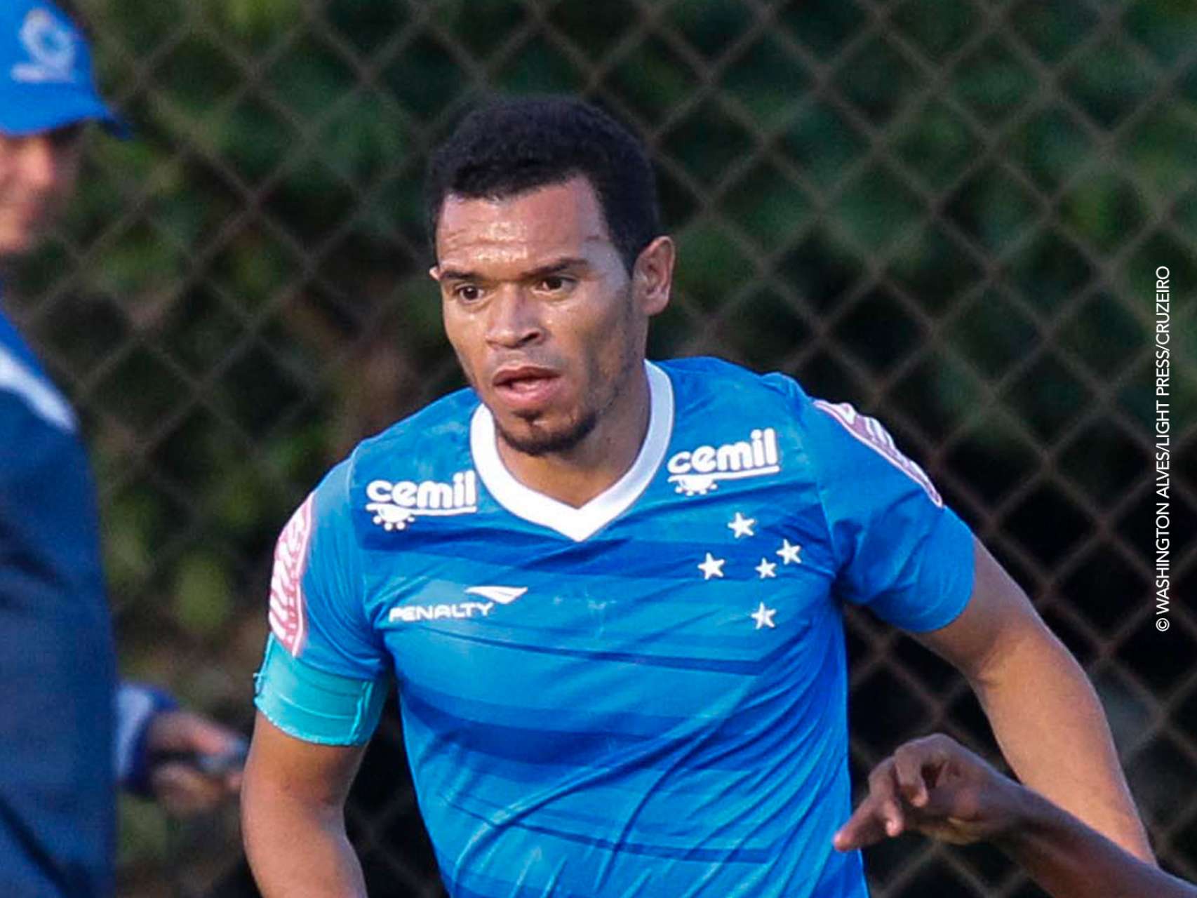 Coxa confirma vinda de bicampe�o