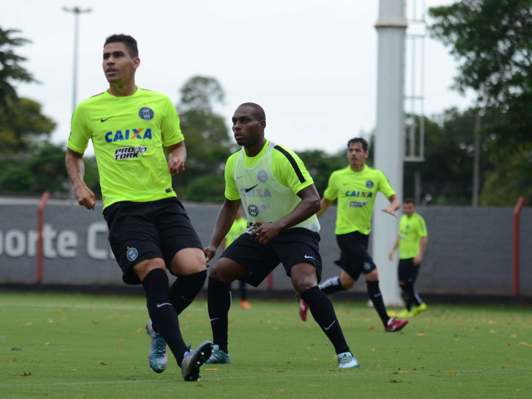 Coxa d� sequ�ncia aos trabalhos