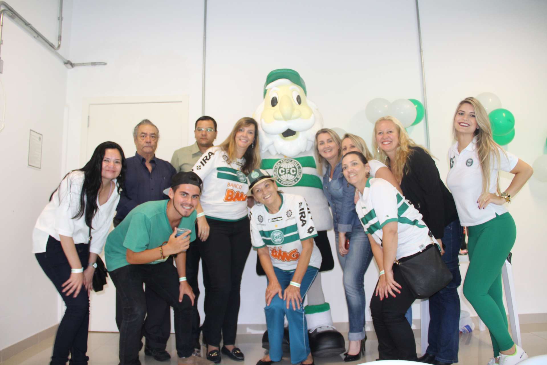 Feliz anivers�rio, s�cios!