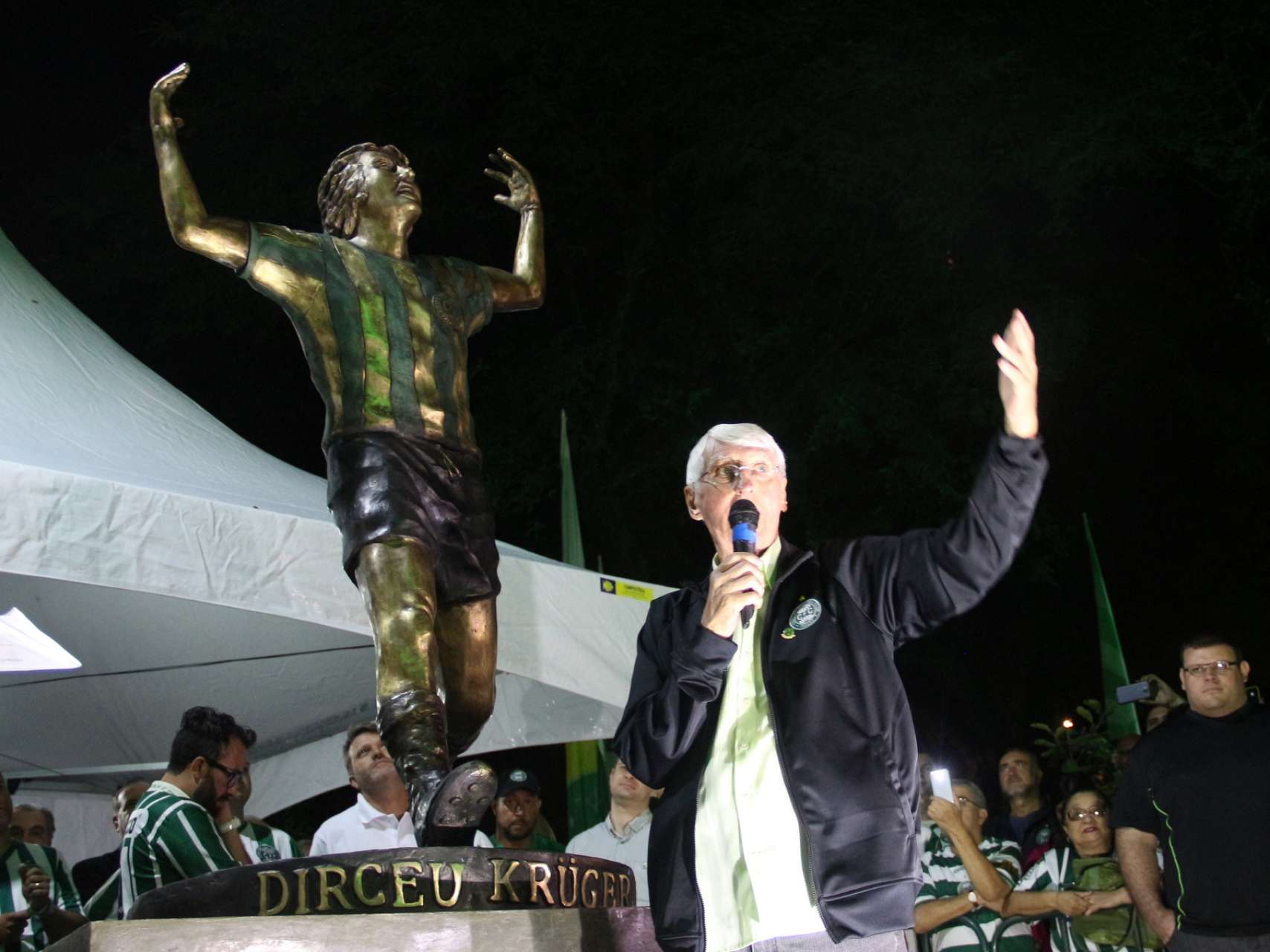 Est�tua do Flecha Loira