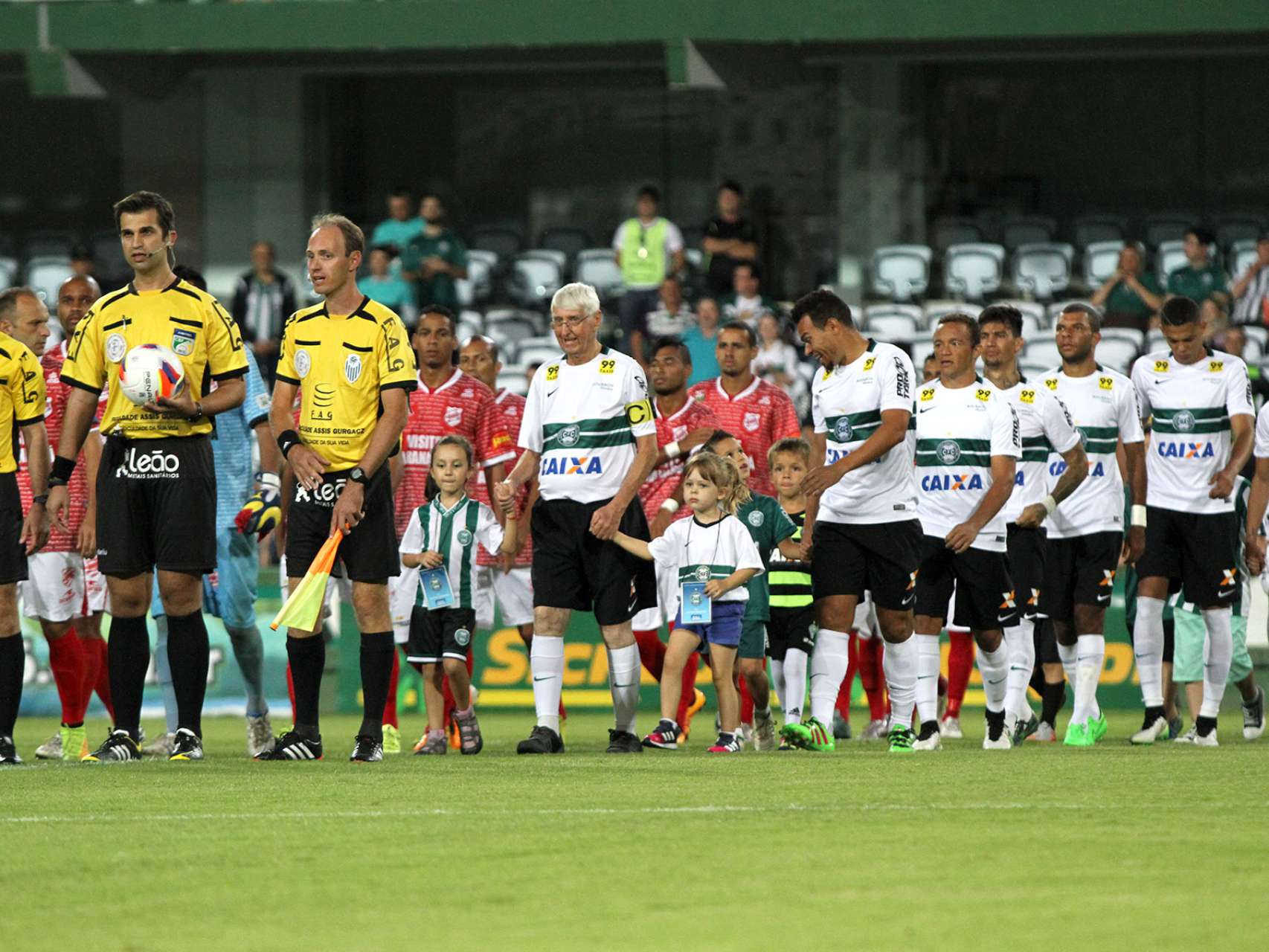Kr�ger volta aos gramados