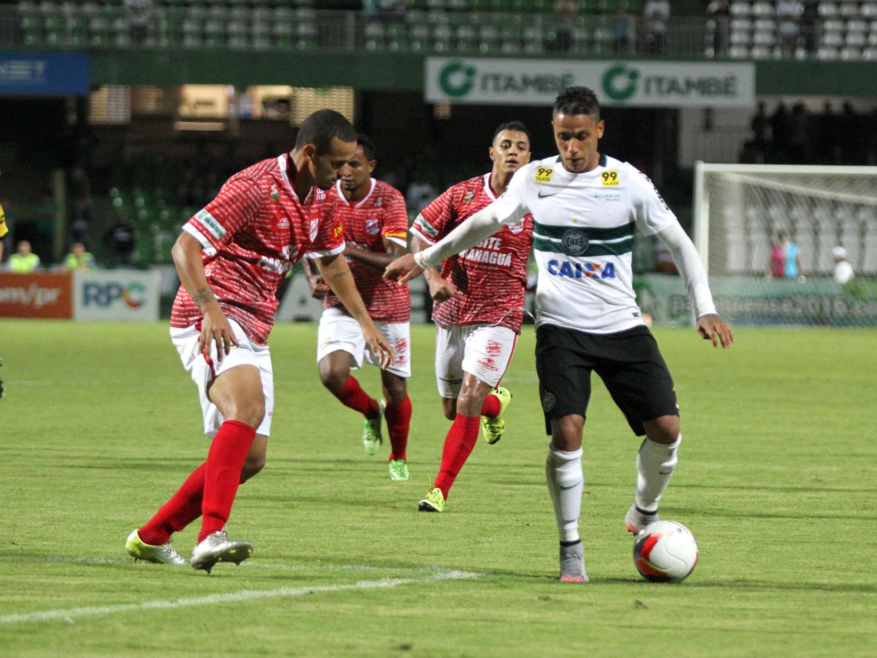 Empate no �ltimo minuto