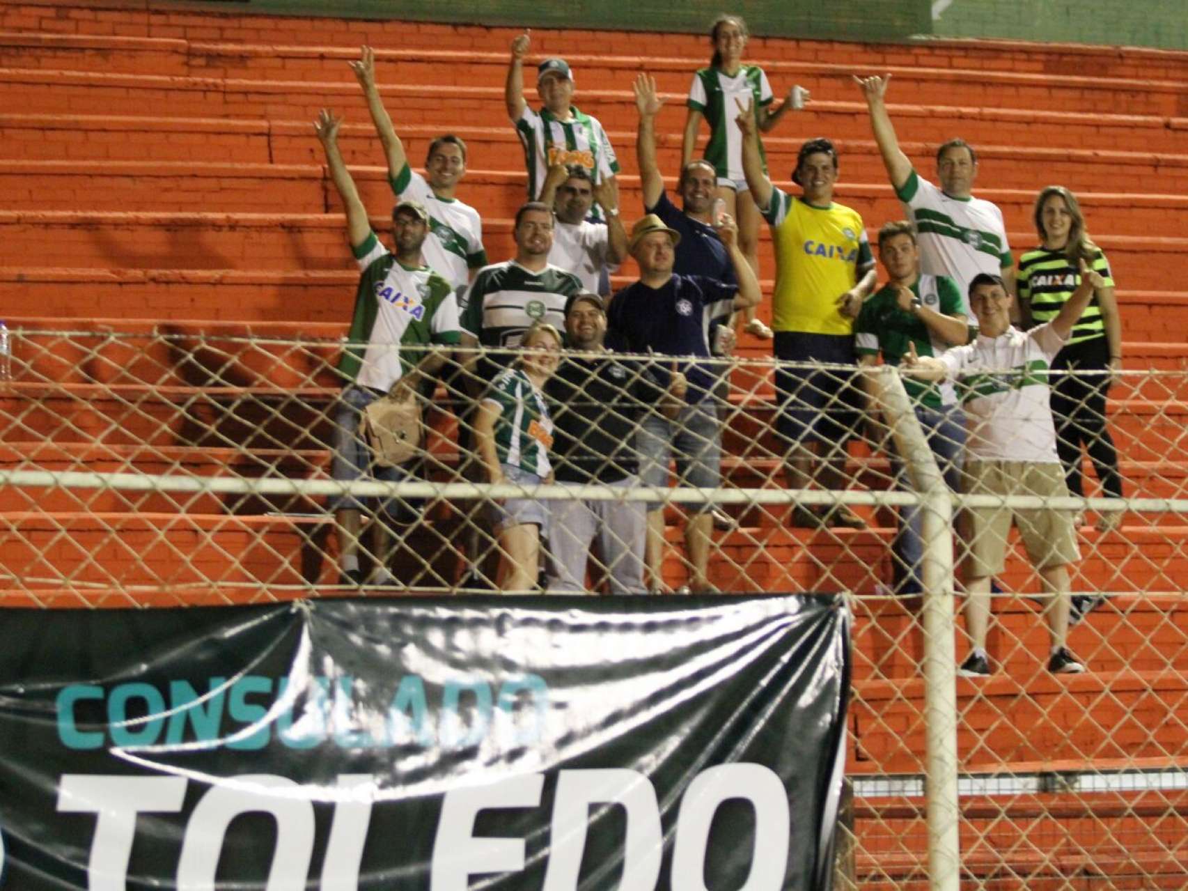 Arquibancada coxa-branca 