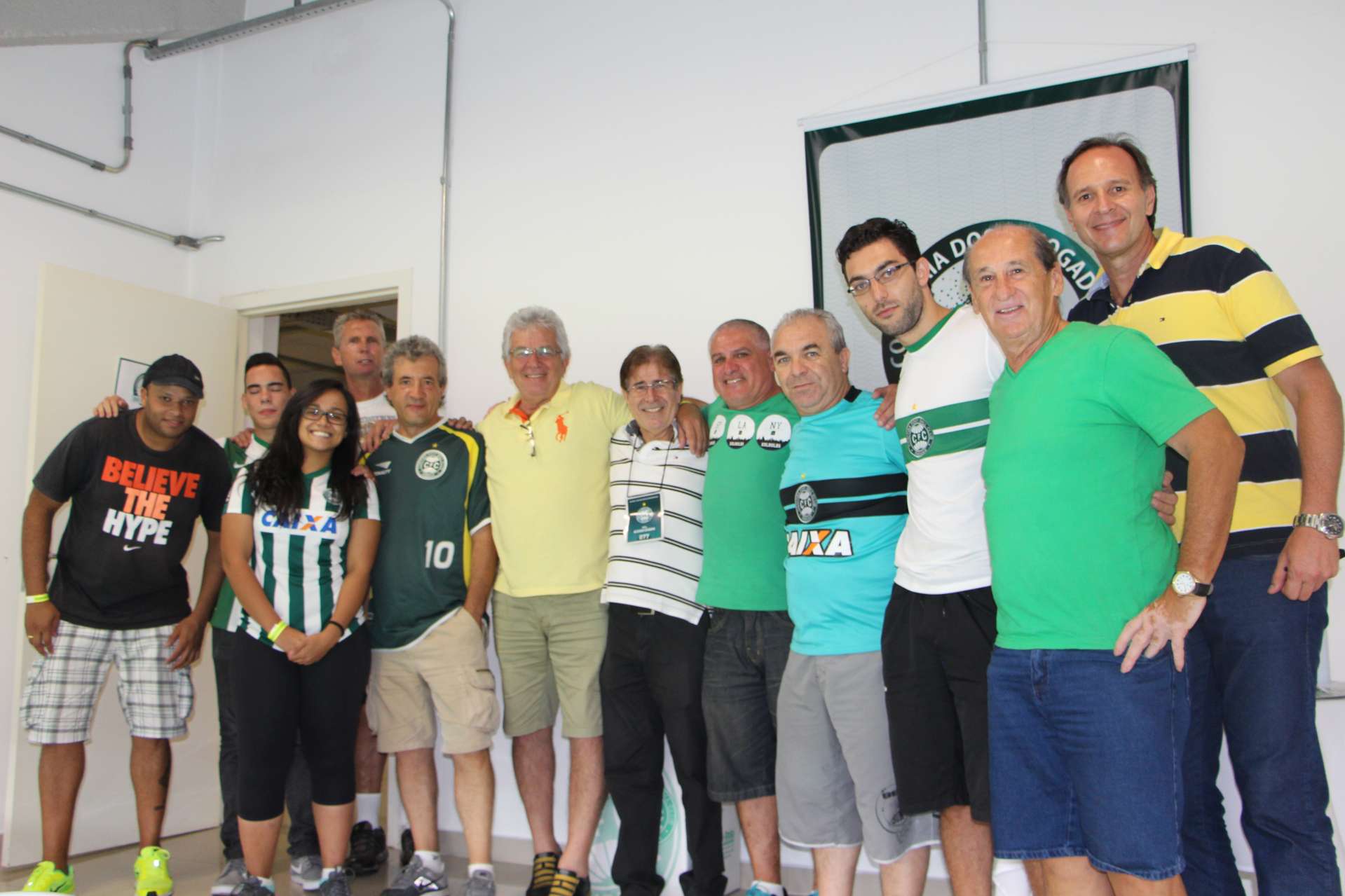 Ao lado de �dolos