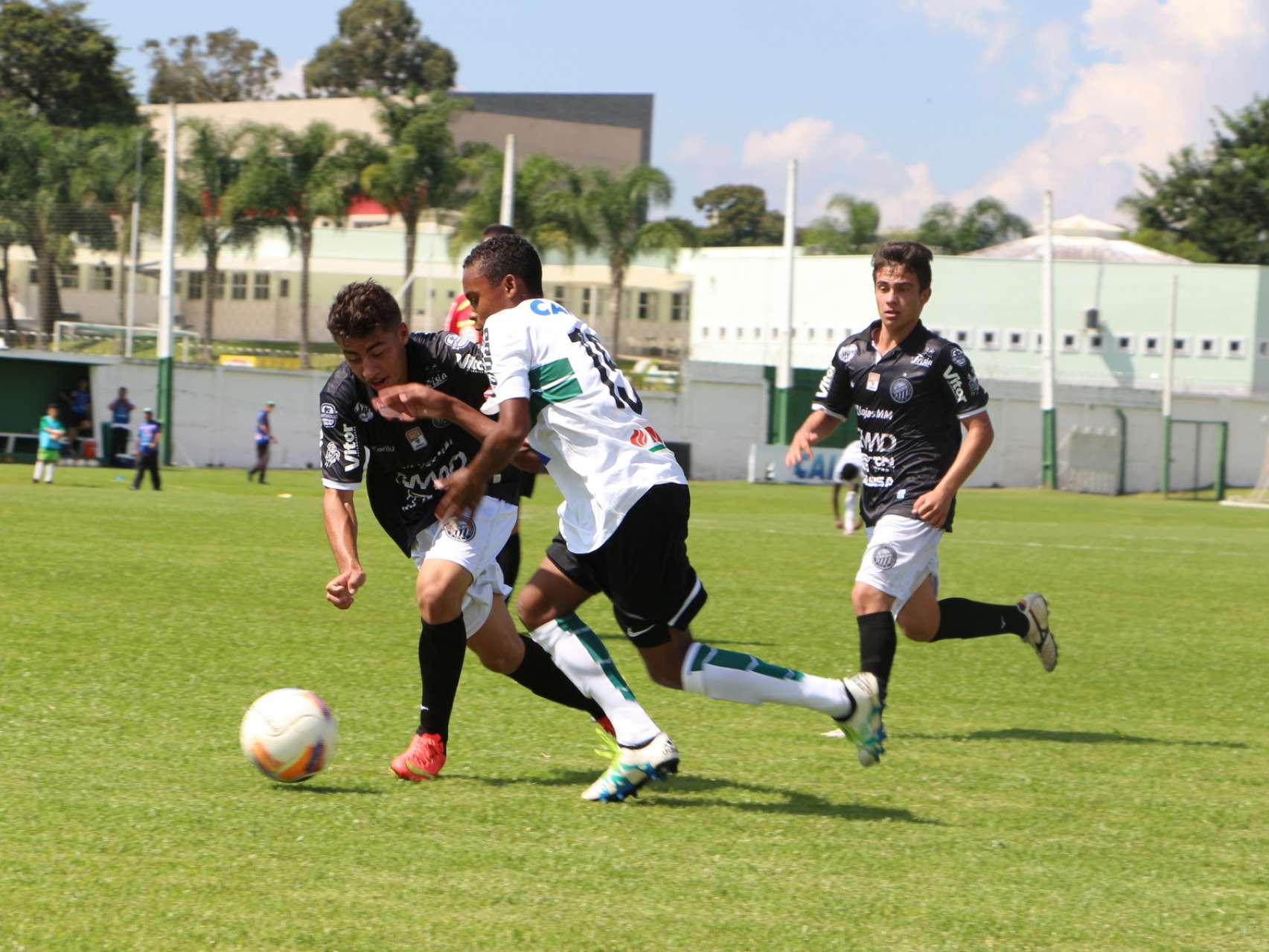 Empate na estreia