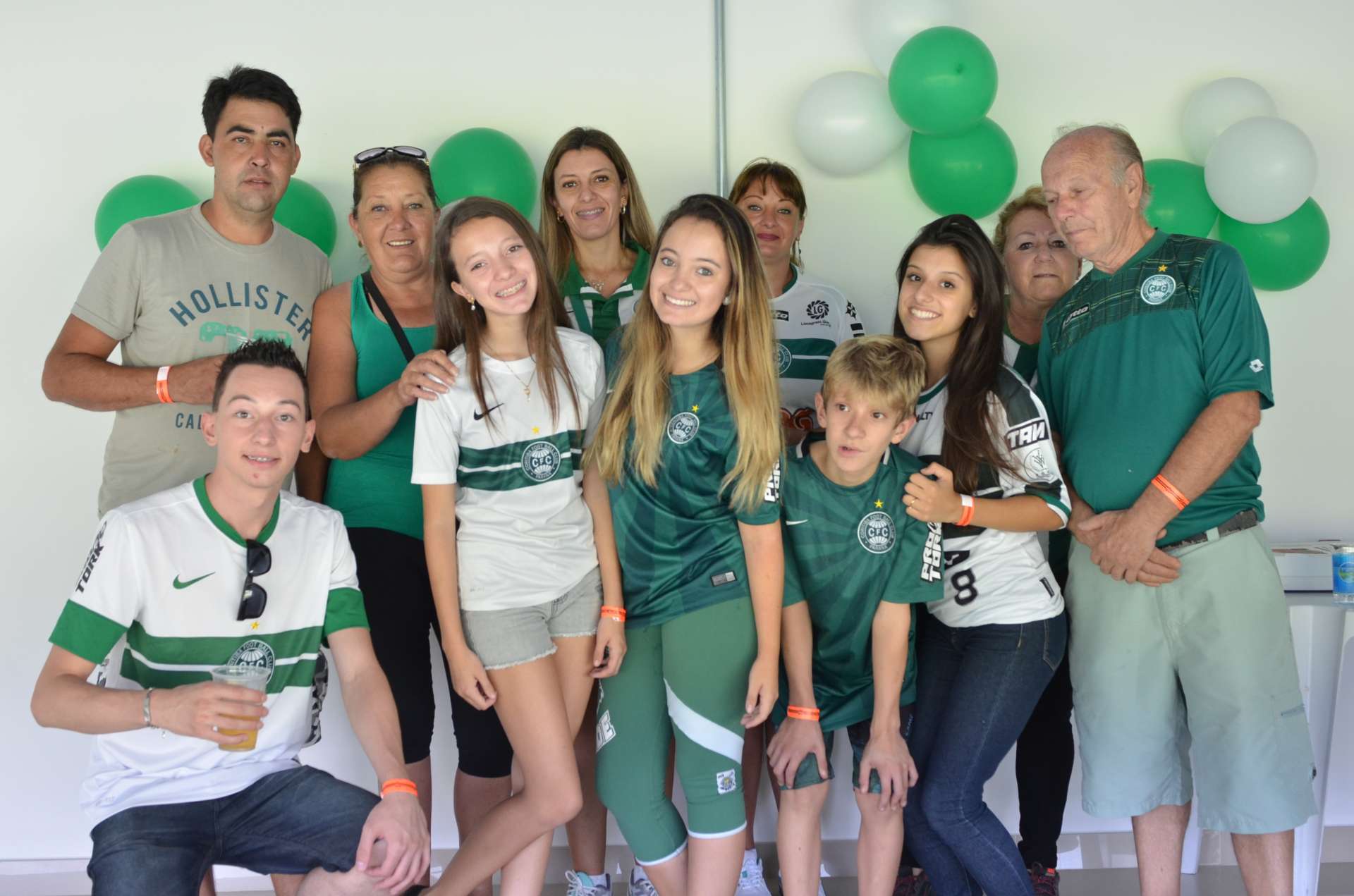 Feliz anivers�rio, s�cios!