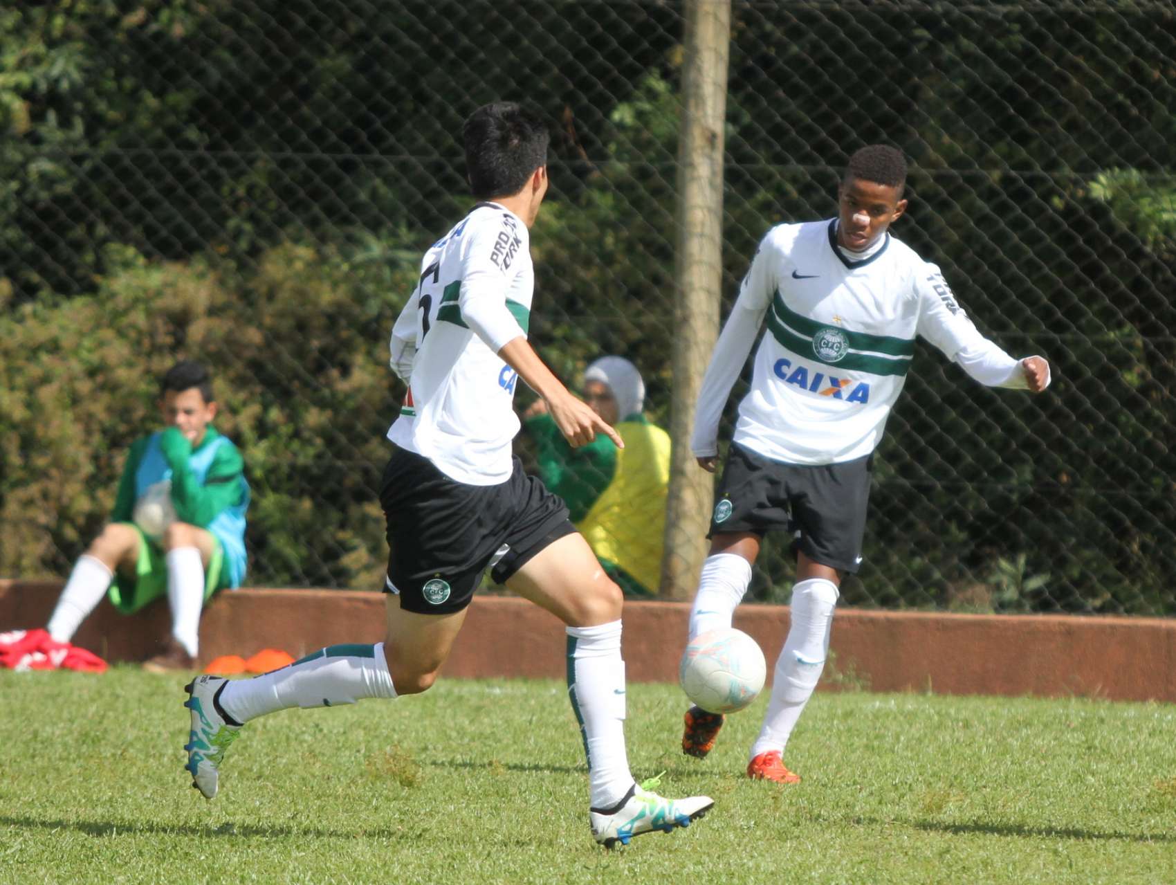 Coxa Sub-17 vence o Oper�rio