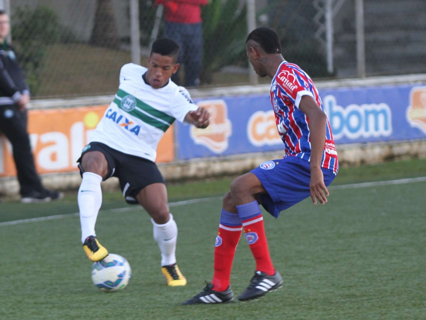 Coxa empata no Sub-20