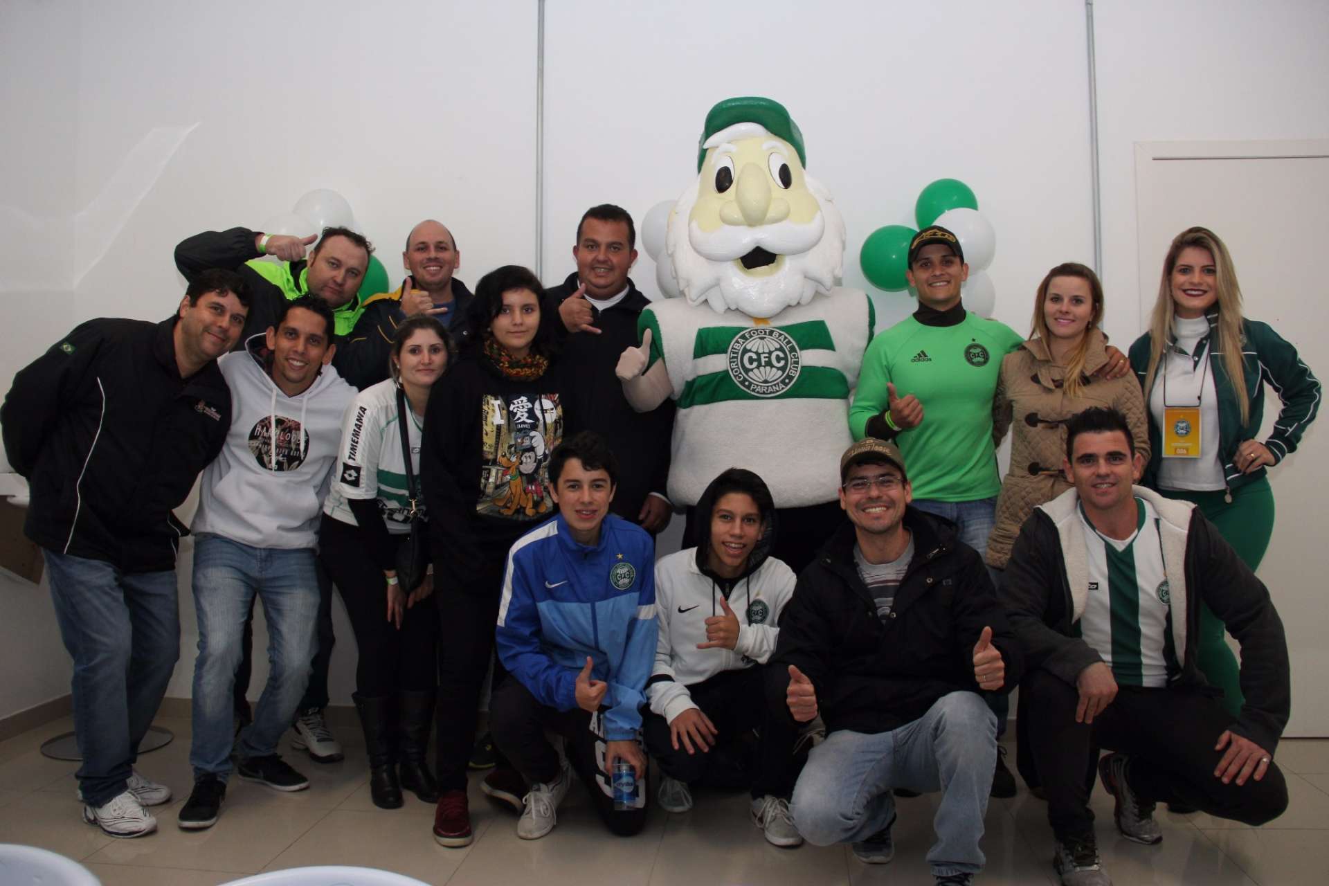Feliz anivers�rio, s�cio!