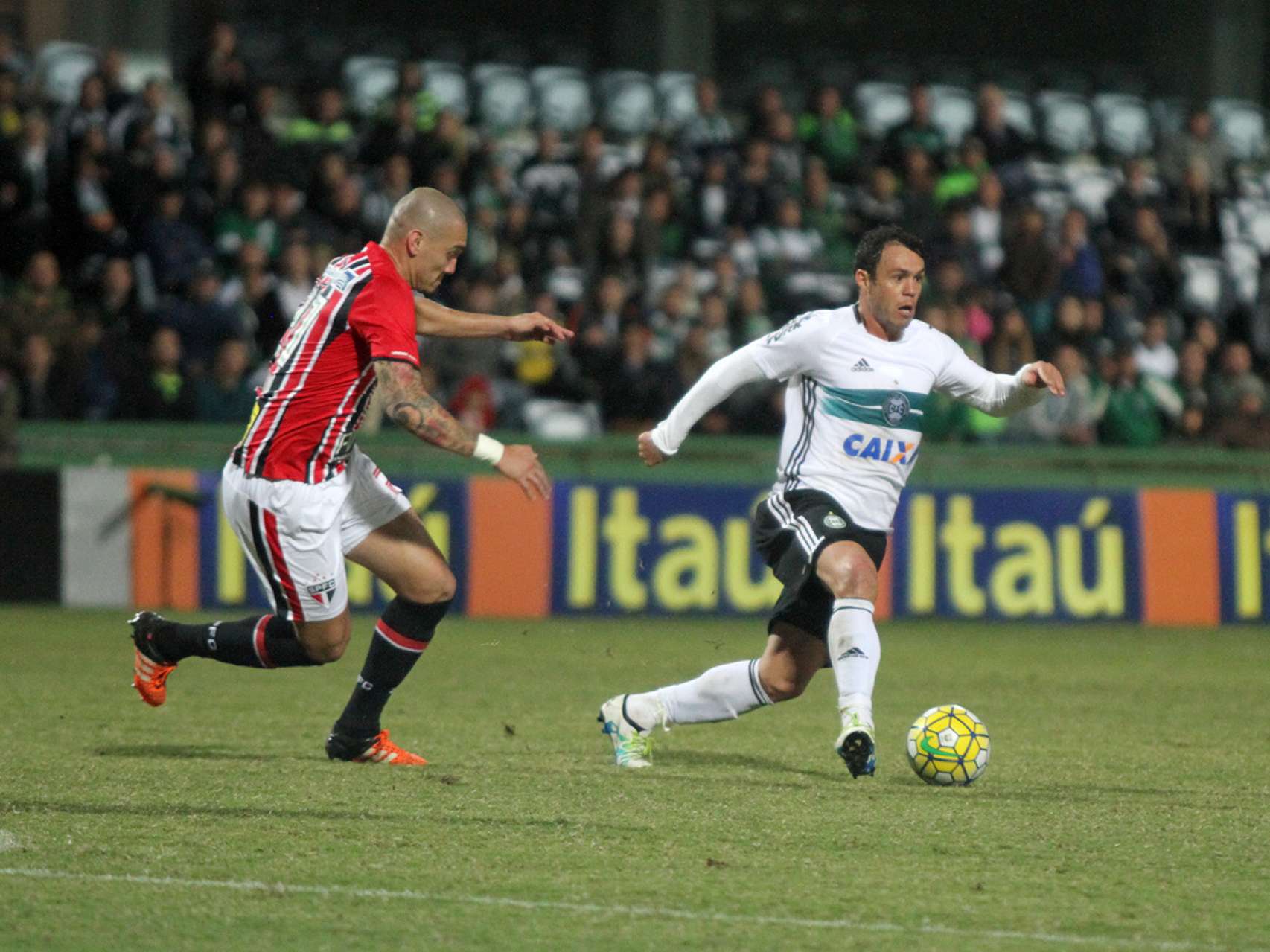 Coxa desembarca em S�o Paulo