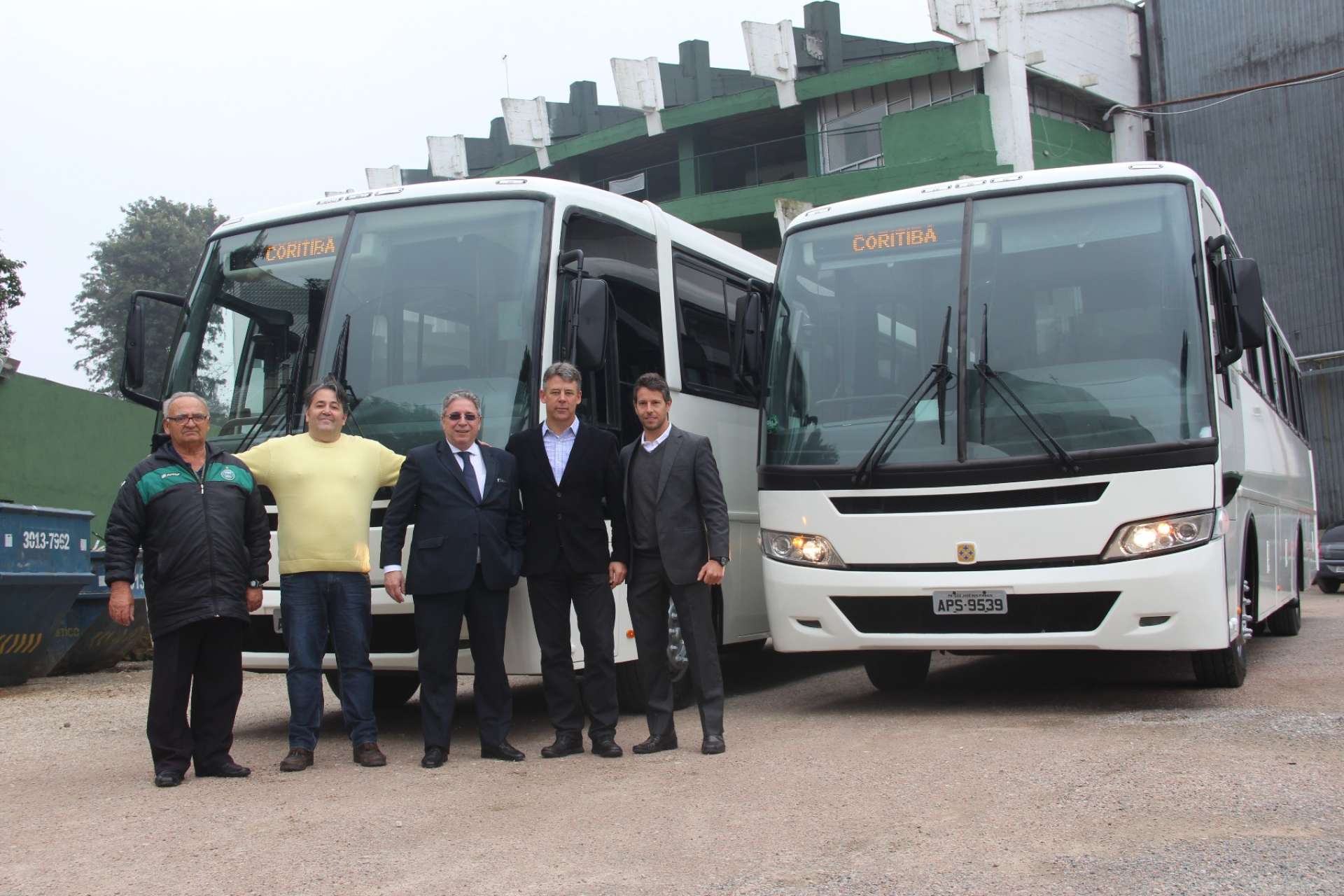 Novos �nibus para as categorias de base