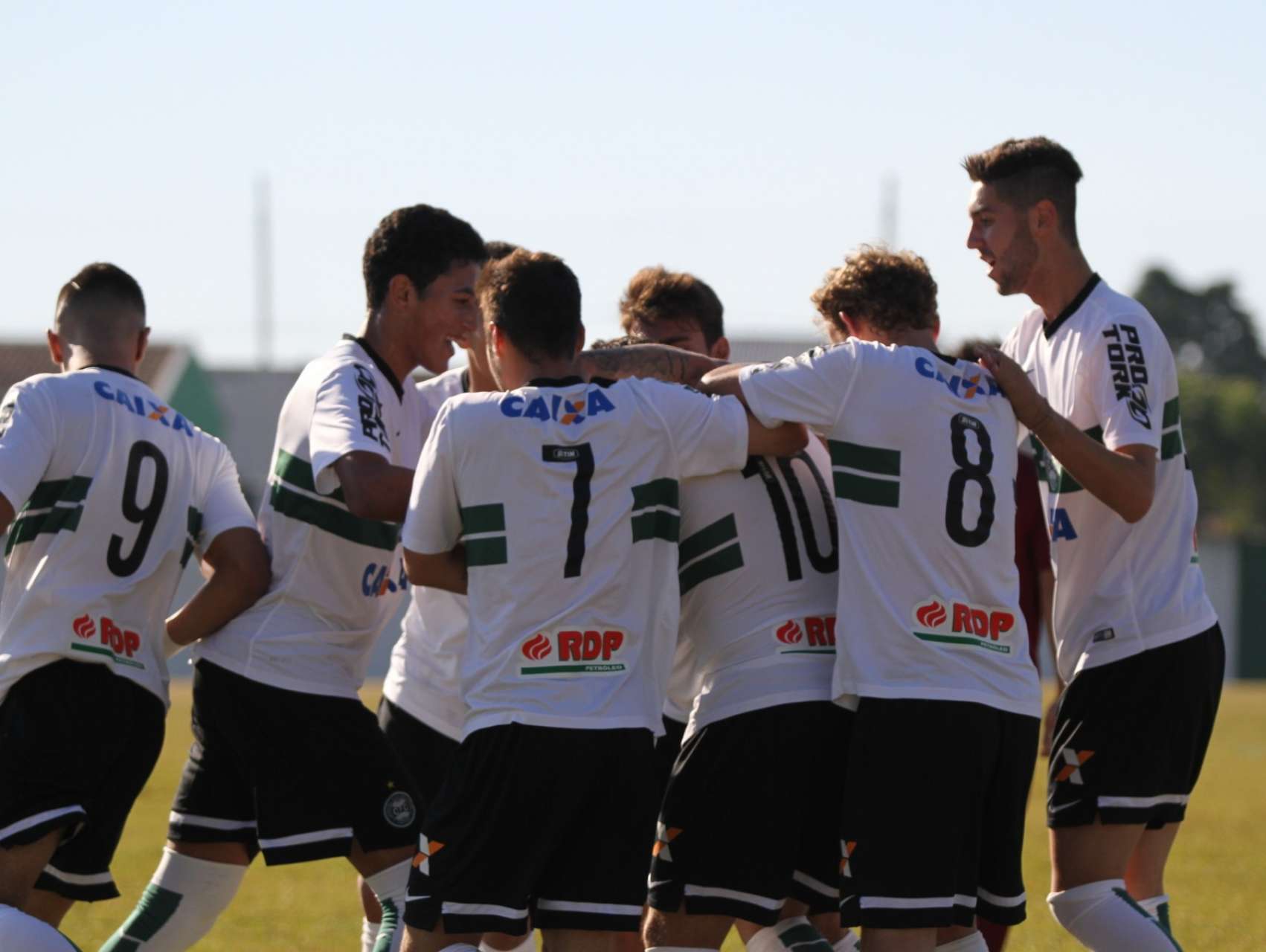 Vit�ria com goleada no Paranaense Sub-19
