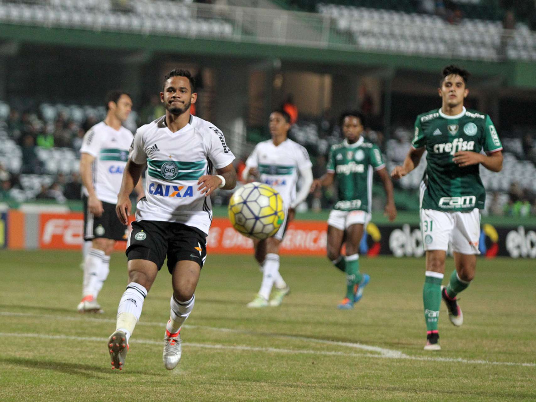 Evandro sofre fratura